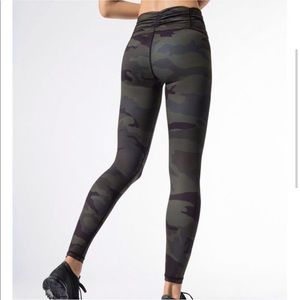 Carbon38 Camo leggings small